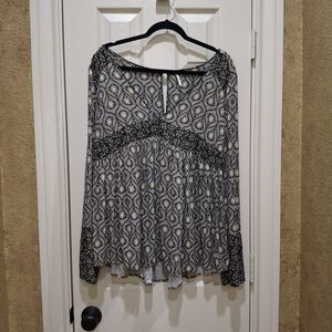 EUC Free People Patterned Black and White Women's Top